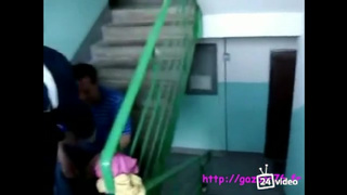 Бухая вторая половинка без стыда обсасывает соседу