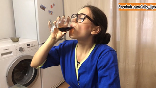 Сисястая матюрка по пьяни соблазнила сыночка на грязный инцест