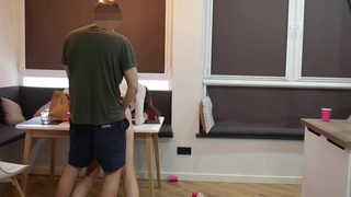 Русский ебарь жарит пьяную студентку рачком на вечеринке